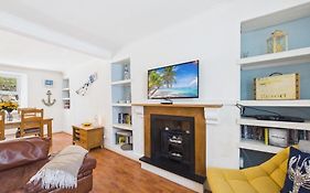 Shell Cottage - 2 Bedroom Holiday Home - Tenby